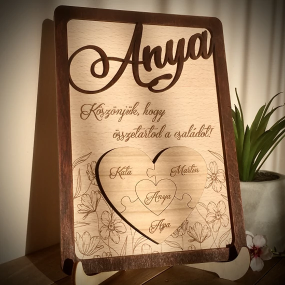 Anyák napi gravírozott tábla szív formájú puzzle díszítéssel
