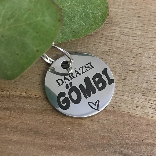 Kerek nemesacél kutyabiléta fekete gravírozással